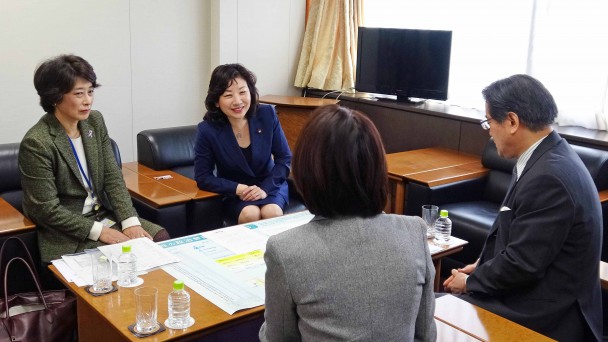 増子幹事長、野田大臣から「政治分野における女性の活躍促進について」要請受ける
